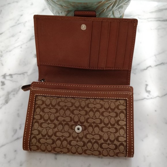 NWOT COACH Bifold Signature Wallet - Picture 2 of 5